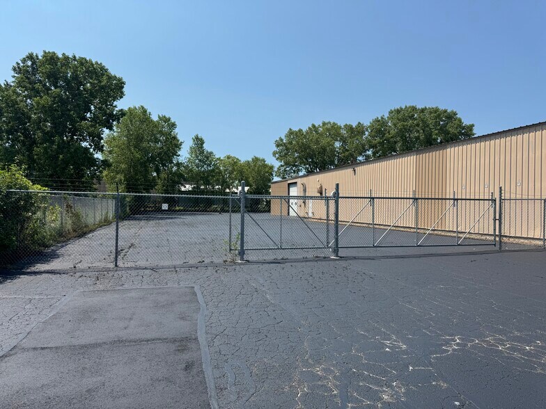 More Photos Of 3675 N Main St, Oshkosh Warehouse For Lease