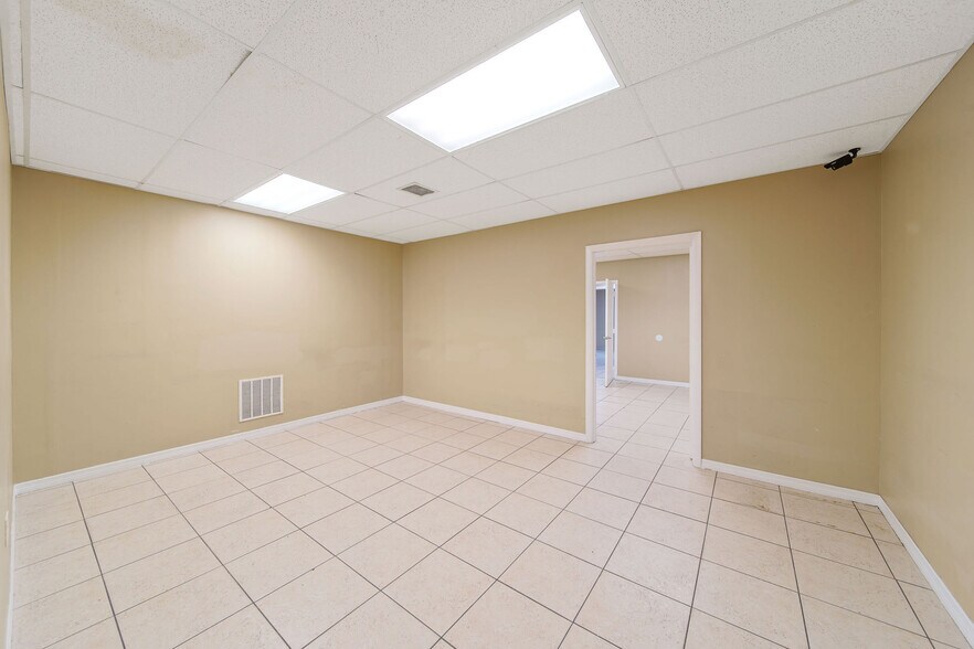 More Photos Of 25 E 4th St, Hialeah Office For Lease