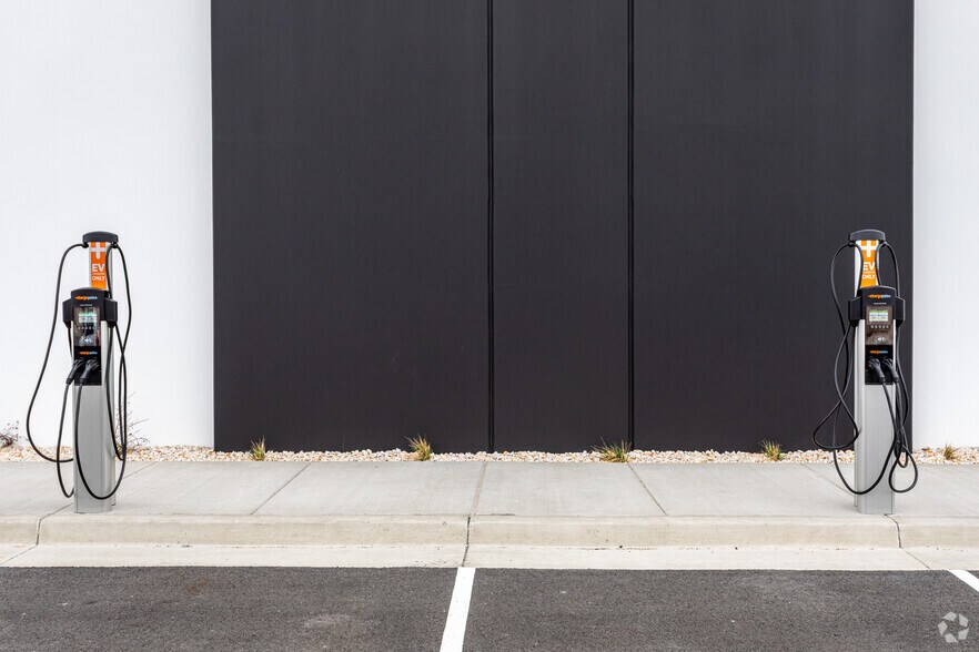 More Photos Of 7352 S Airport Rd, West Jordan Manufacturing For Lease