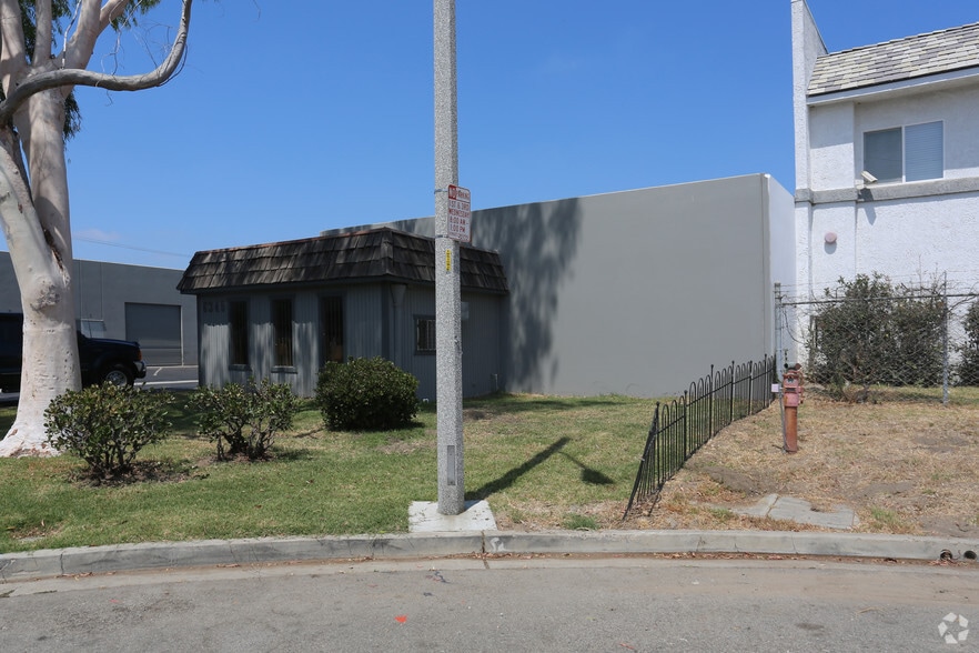 More Photos Of 6345 Industry Way, Westminster Warehouse For Lease