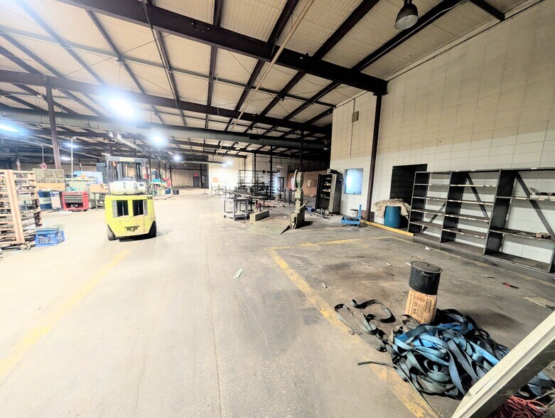 More Photos Of 1469 US Highway 59, Moran Manufacturing For Sale