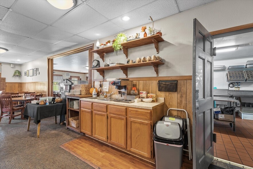 More Photos Of N8240 County Hwy E, Watertown Bar For Sale