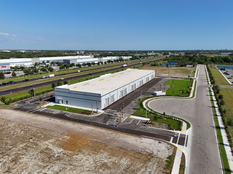 More Photos Of 7707 24th Ct E, Sarasota Industrial For Lease