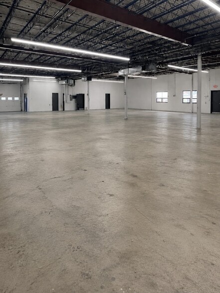 More Photos Of 48 Industrial St W, Clifton Warehouse For Lease
