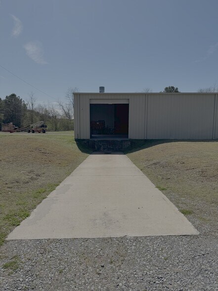 More Photos Of 205 Industrial Dr, Copperhill Manufacturing For Lease