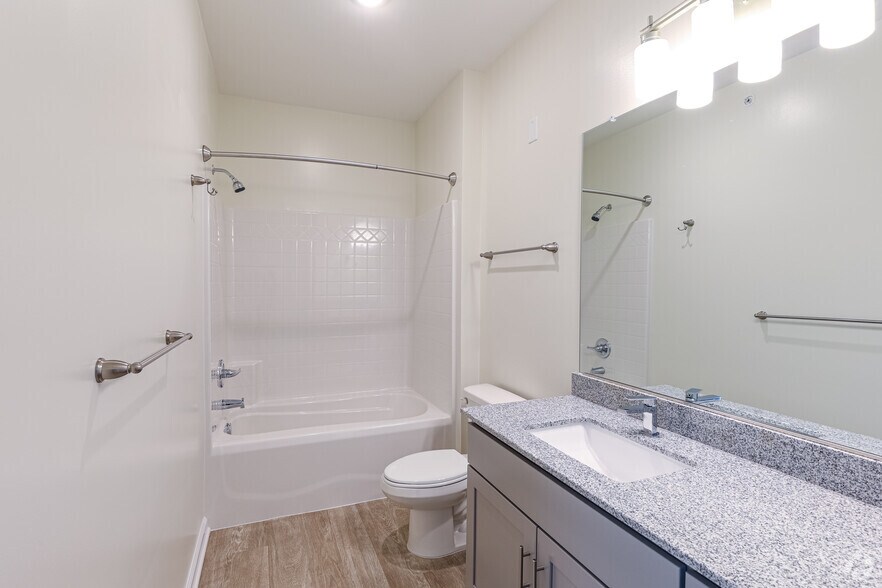 More Photos Of 5401 Commonwealth Centre Pky, Midlothian Apartments For Sale