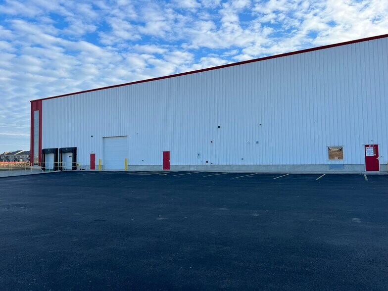 More Photos Of 2801 W Evergreen Dr, Appleton Warehouse For Lease