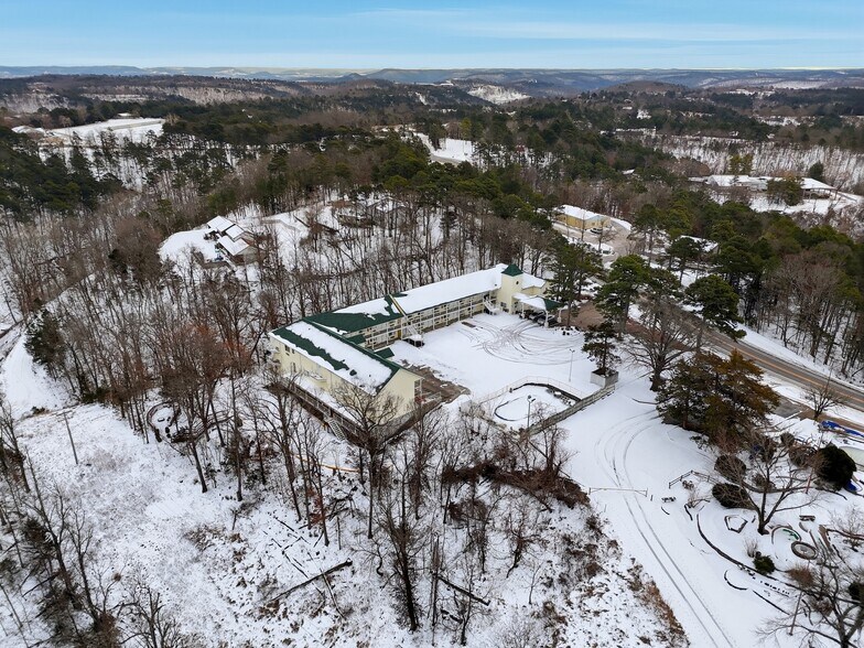 More Photos Of 3169 E Van Buren, Eureka Springs Hotel For Sale