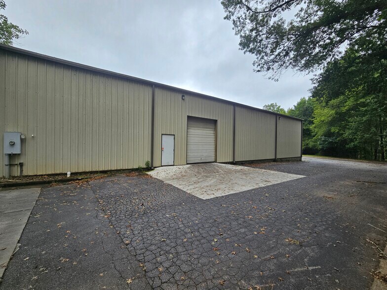 More Photos Of 135 Cecil Ct, Fayetteville Warehouse For Lease