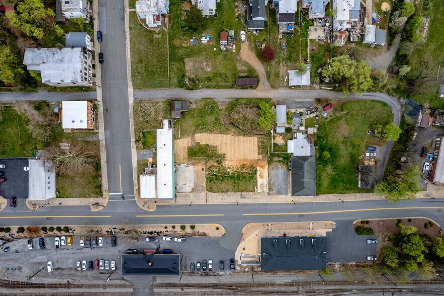 More Photos Of 500-502 First St, Shenandoah Office For Sale