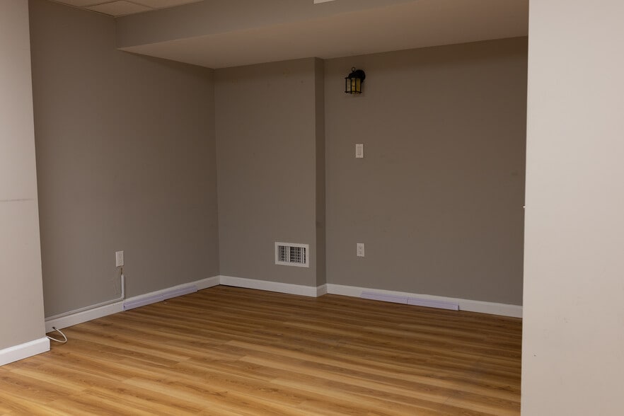 More Photos Of 450 Sunrise Hwy, Rockville Centre Office Residential For Lease