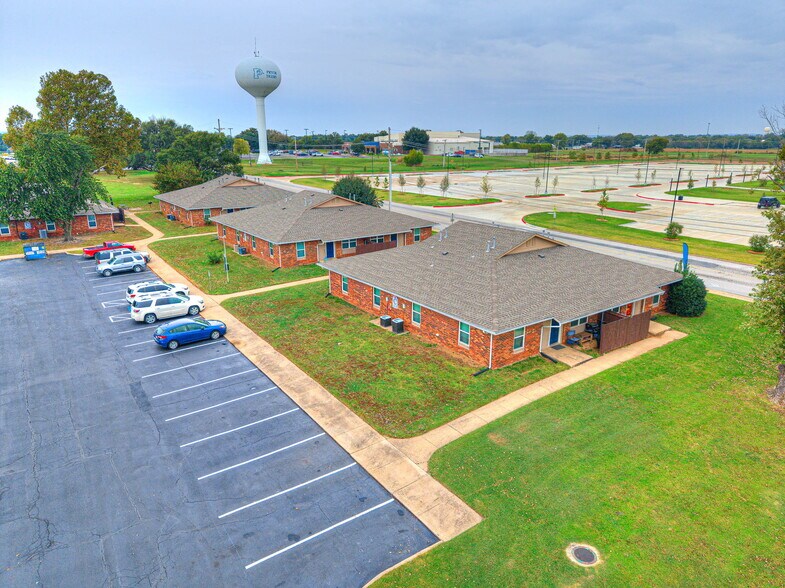 More Photos Of 1220 SE 9th St, Pryor Apartments For Sale