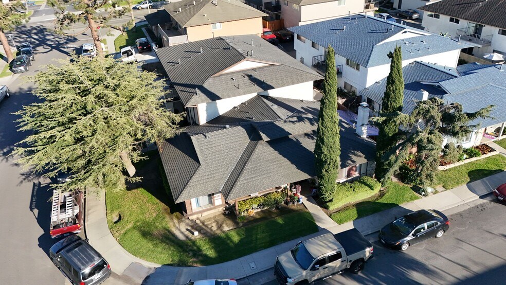 More Photos Of 16932 Lilac Ln, Huntington Beach Apartments For Sale