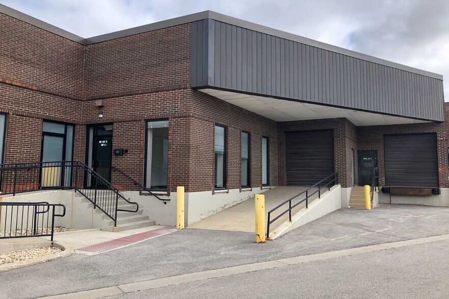Primary Photo Of 869 S Rohlwing Rd, Addison Warehouse For Lease