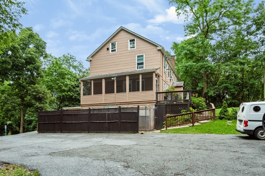 More Photos Of 1621 Harrison Ave, Mamaroneck Storefront Retail Residential For Sale