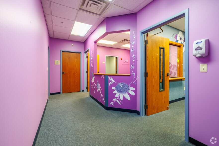 More Photos Of 8700 N Stemmons Fwy, Dallas Office For Sale