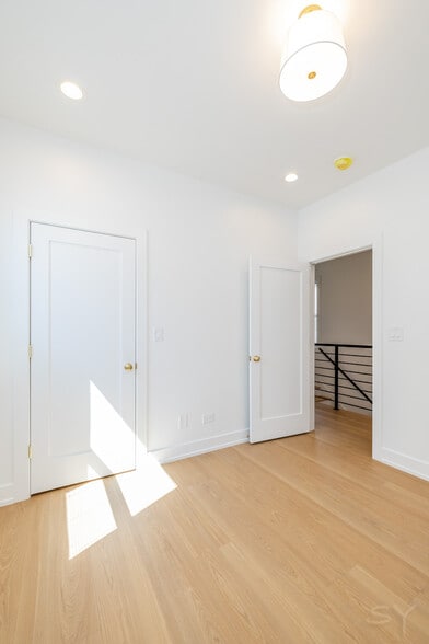 More Photos Of 6044 Eberhart ave, Chicago Apartments For Sale