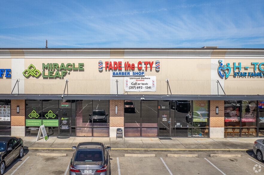 More Photos Of 4001 S Sam Houston Pky, Houston Storefront For Lease