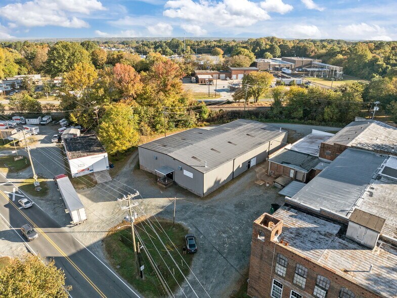 More Photos Of 913 Washington St, Graham Manufacturing For Sale