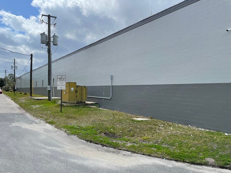 More Photos Of 385 E Washington St, Starke Industrial For Lease