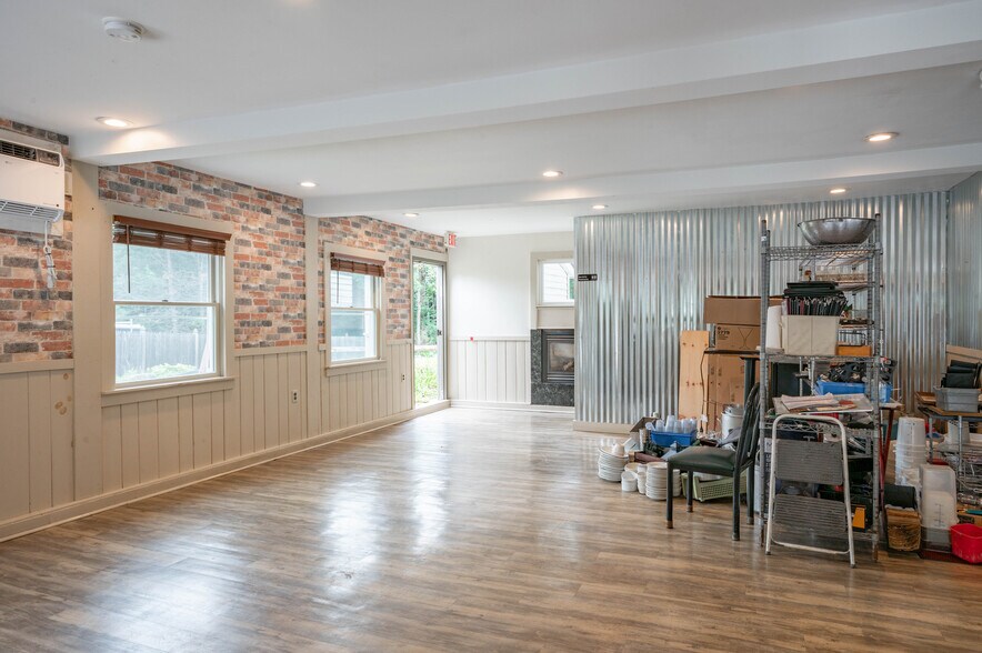 More Photos Of 944 Gibbons Hwy, Wilton Restaurant For Sale