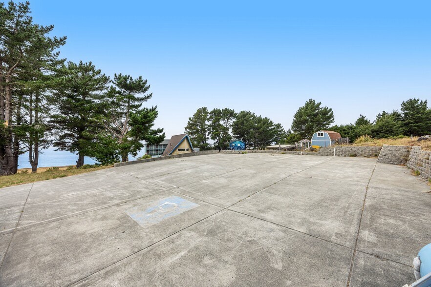More Photos Of 129 Lower Pacific Dr, Whitethorn General Retail For Sale