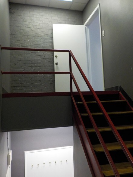 More Photos Of 3700 N 10th St, McAllen Office For Lease