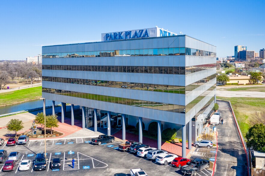 More Photos Of 2501 Parkview Dr, Fort Worth Office For Lease