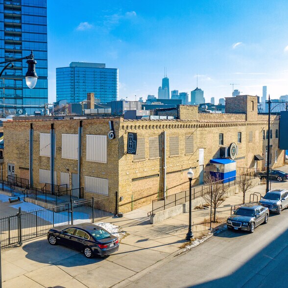 More Photos Of 1501 N Kingsbury St, Chicago General Retail For Lease