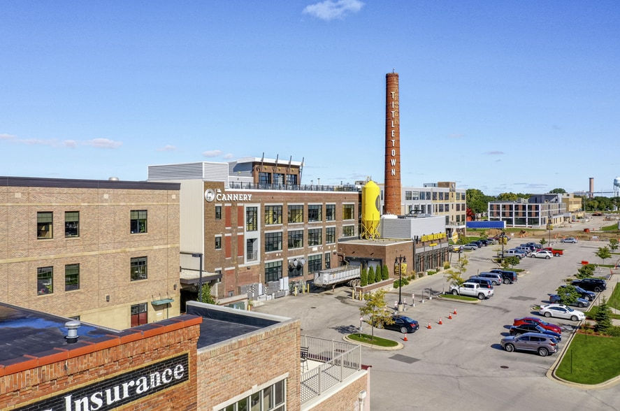 More Photos Of 540 N Broadway, Green Bay Office For Lease