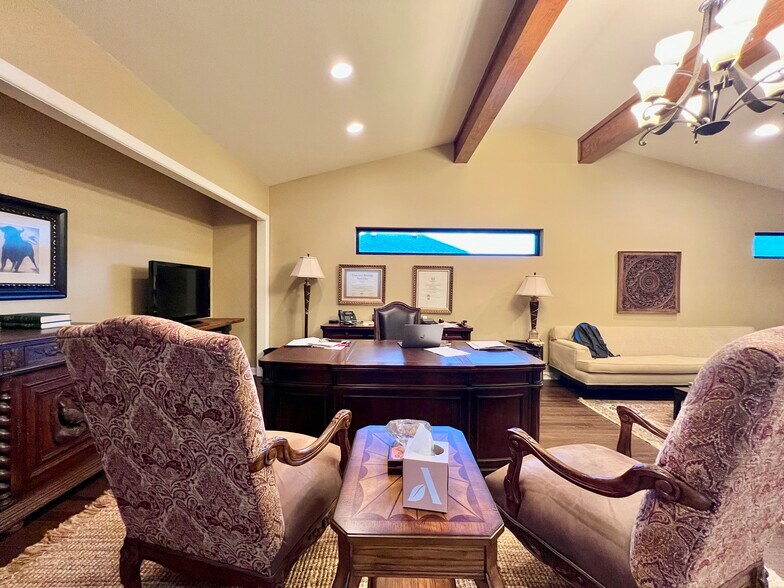 More Photos Of 614 Oak Ave, Sulphur Springs Office For Sale