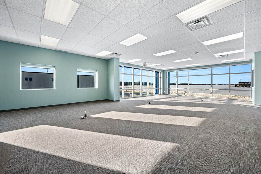 More Photos Of 5267 67 Av, Lloydminster Warehouse For Lease