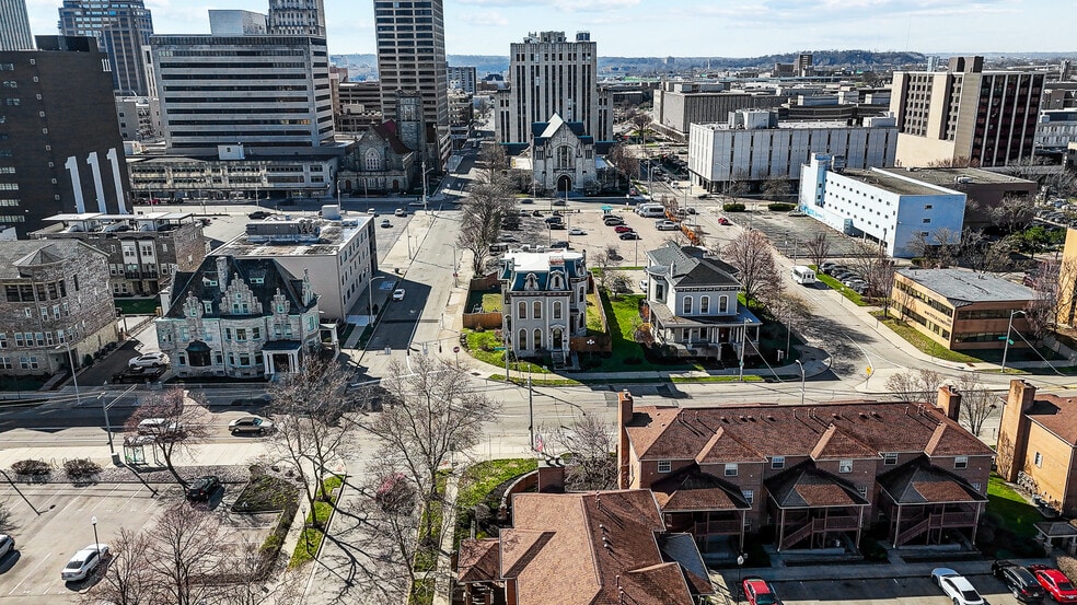 More Photos Of 208 W Monument Ave, Dayton Office Residential For Sale