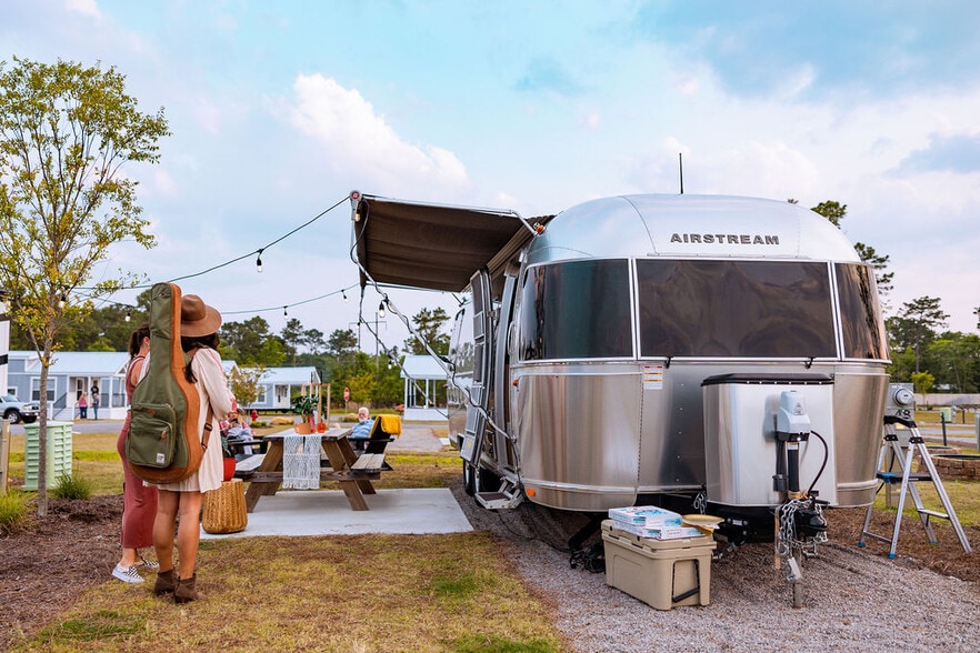 More Photos Of 730 E Ocean Rd, Holly Ridge Trailer Camper Park For Sale