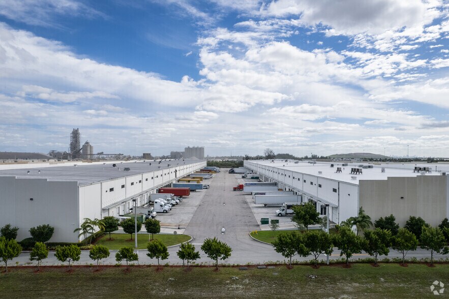 More Photos Of 11411 NW 107 St, Miami Warehouse For Lease