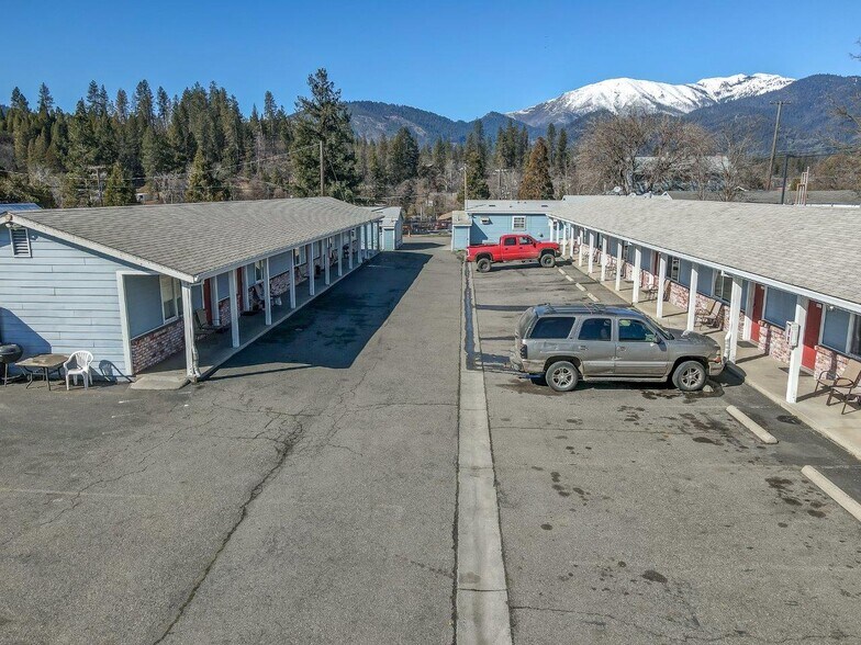 More Photos Of 718 Main St, Weaverville Hotel For Sale