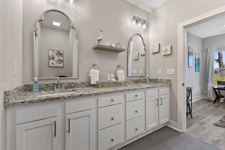 More Photos Of 726 Veronica Pl, Jeffersonville Hospitality For Sale