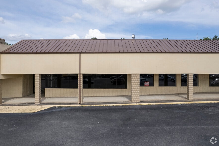 More Photos Of 2337-2375 1st St NE, Center Point Unknown For Lease