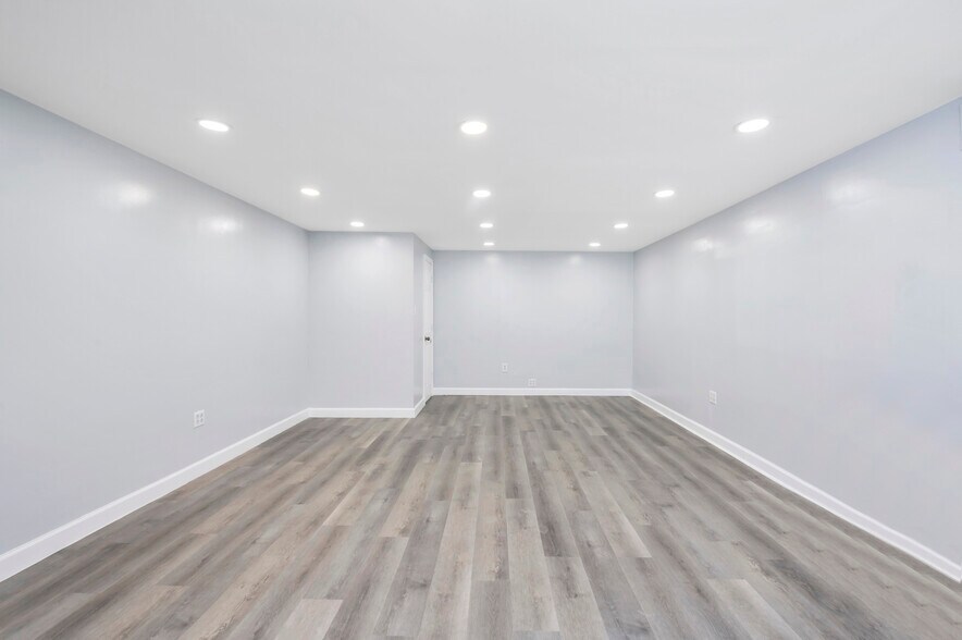 More Photos Of 1840 Falmouth Ave, New Hyde Park Warehouse For Sale
