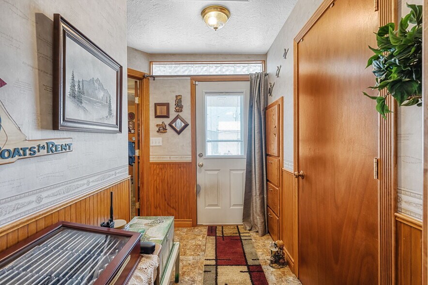 More Photos Of 10277 N 2130 Rd, Foss Convenience Store For Sale