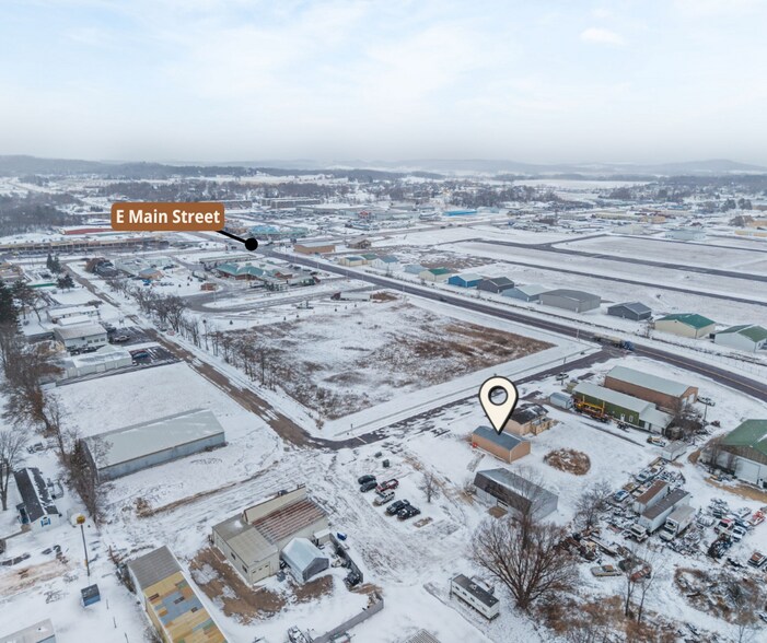 More Photos Of 1628-1630 Maple St, Reedsburg Warehouse For Lease