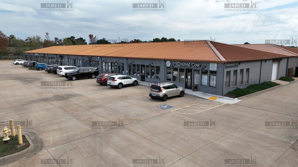 More Photos Of 1400 SW Susana St, Bentonville Unknown For Lease