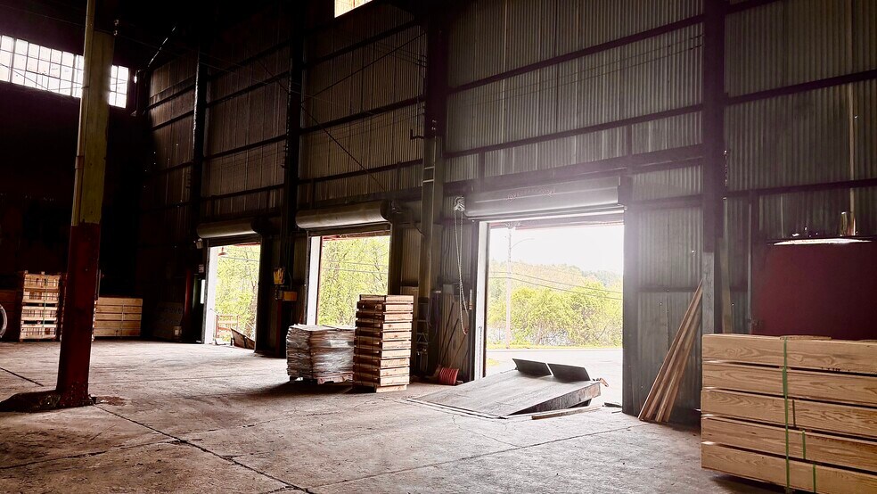 More Photos Of 100 Front St, New Brighton Warehouse For Lease