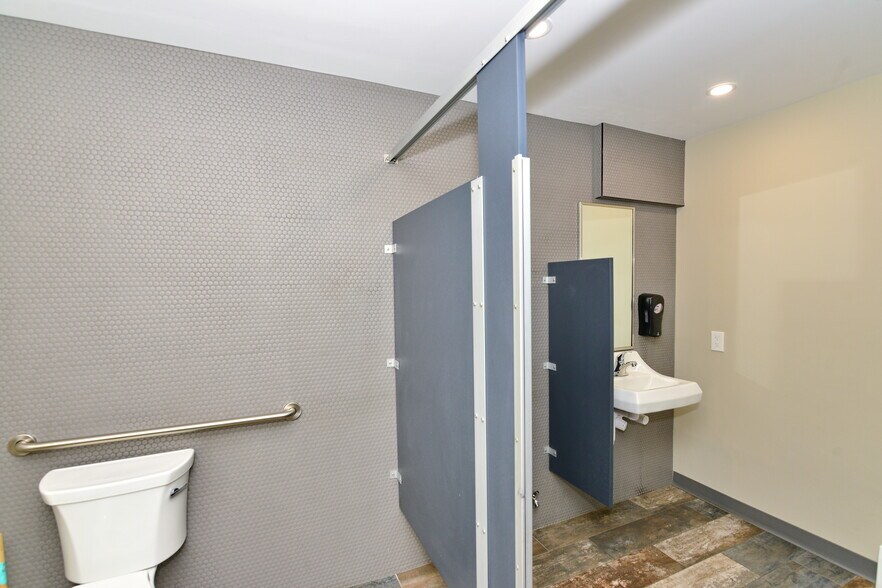 More Photos Of 186 Grove St, Franklin Office For Sale