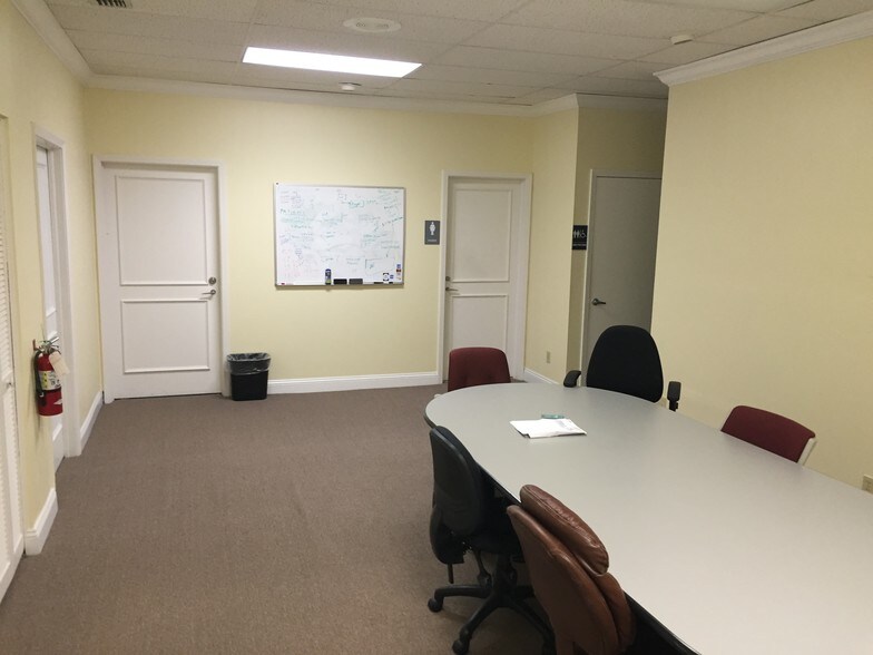 More Photos Of 2301 Park Ave, Orange Park Office For Lease