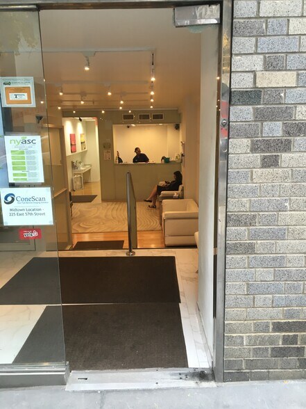 More Photos Of 225 E 57th St, New York Apartments For Lease