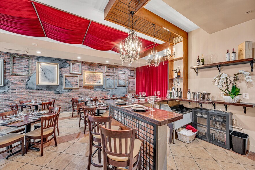 More Photos Of 223 Valencia Ave, Coral Gables Restaurant For Lease