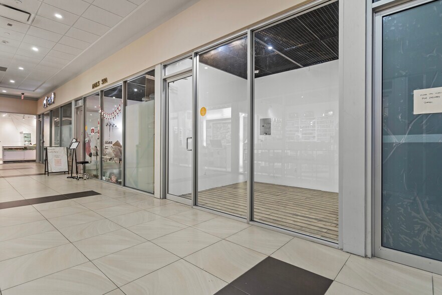 More Photos Of 384 Yonge St, Toronto Apartments For Lease