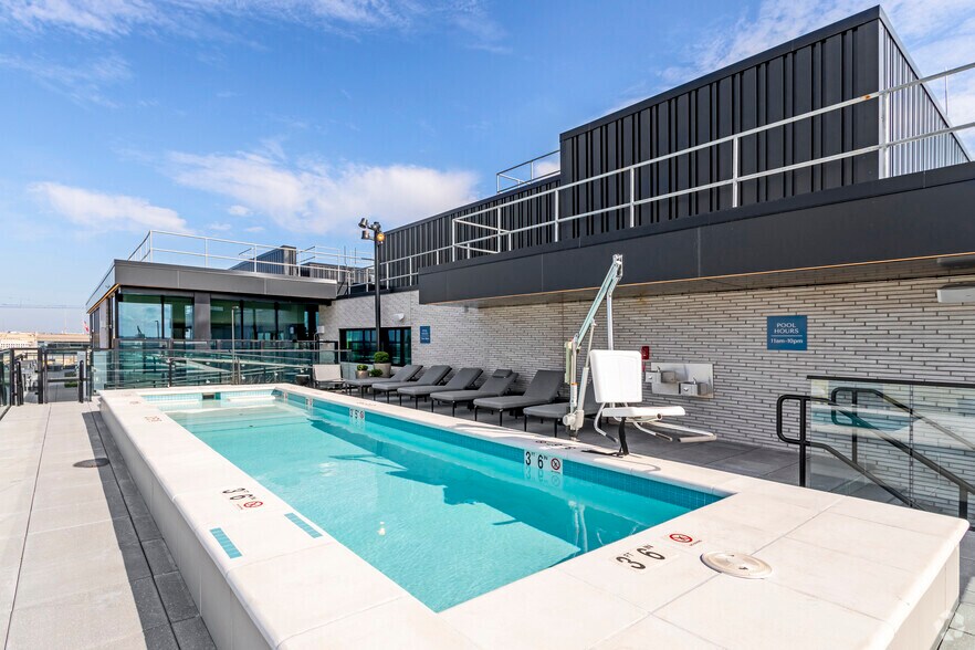 More Photos Of 555 E St SW, Washington Apartments For Lease