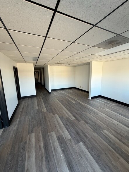 More Photos Of 400-404 N Lynn Riggs Blvd, Claremore Storefront Retail Office For Lease
